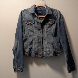 GAP Women's Classic Blue Denim Jacket